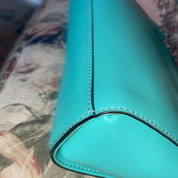 KATE SPADE TIFFANY BLUE CROSSBODY WITH BOW LIKE NEW NO CALLOUTS - Picture 10 of 11